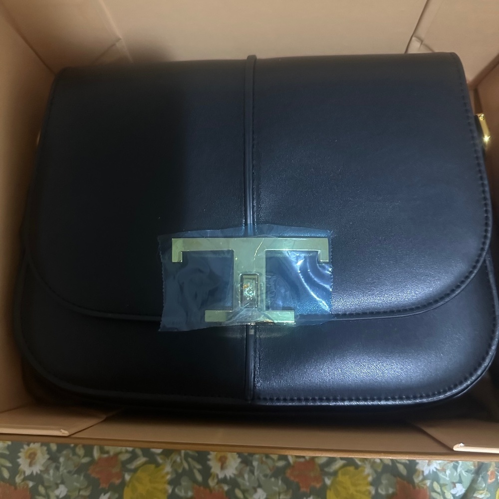 Real leather messenger bag can be crossbody or shoulder bag